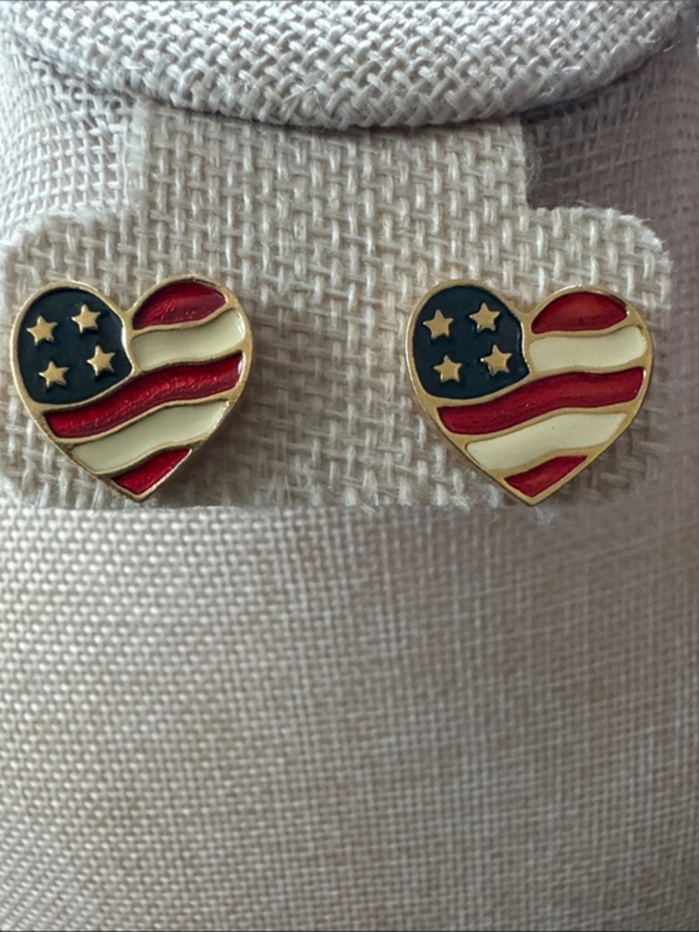 VTG Avon "Heart of America" Patriotic Flag Stud Earrings Gold Tone Enamel